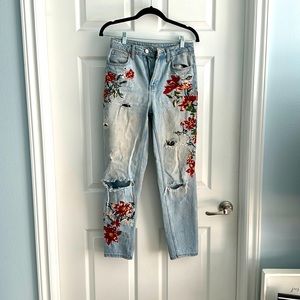 Topshop Moto Floral Embroidered Mom Jeans Size: W25 L32